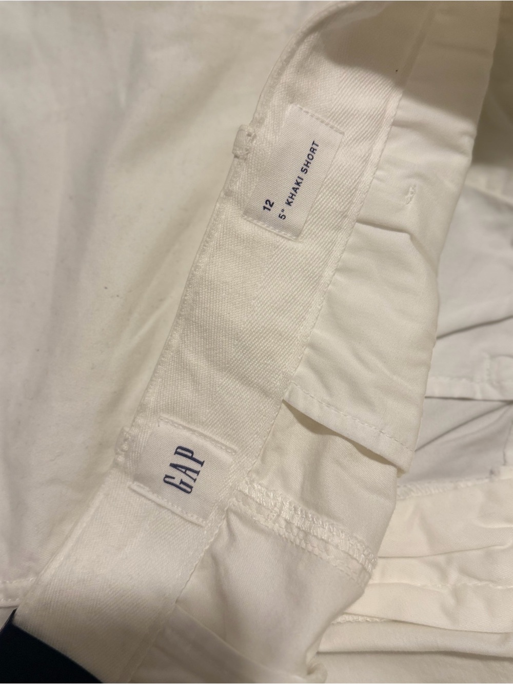 GAP 5” HIGH RISE KHAKI SHORTS - Picture 4 of 4